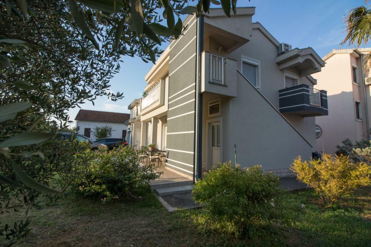 Apartments Luna Sveti Filip i Jakov Buitenkant foto